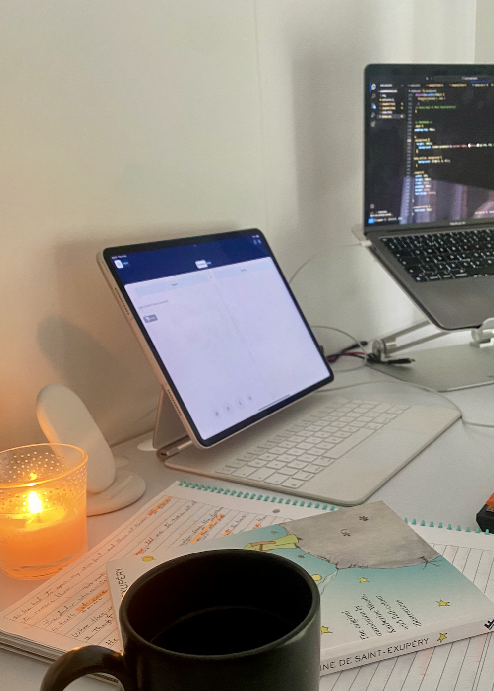 Geilys trabajando en la traducción y estudio del inglés